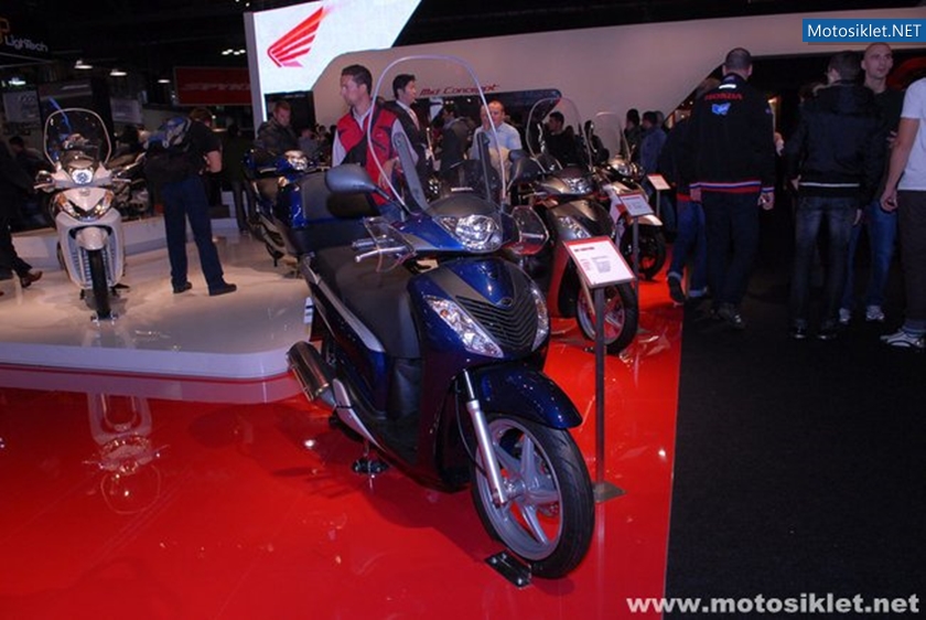 Honda-Standi-Eicma-2010-023