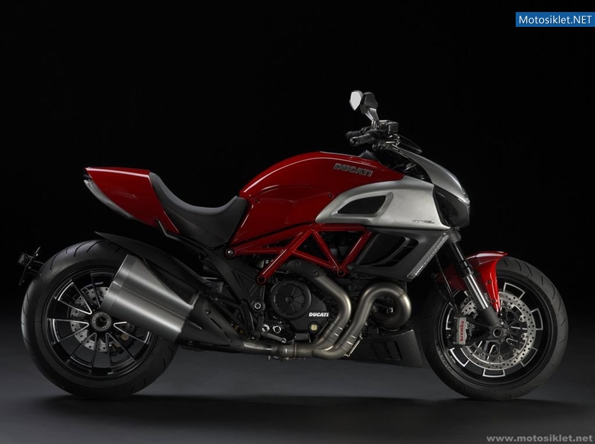 Ducati-Diavel-2011-Model-011