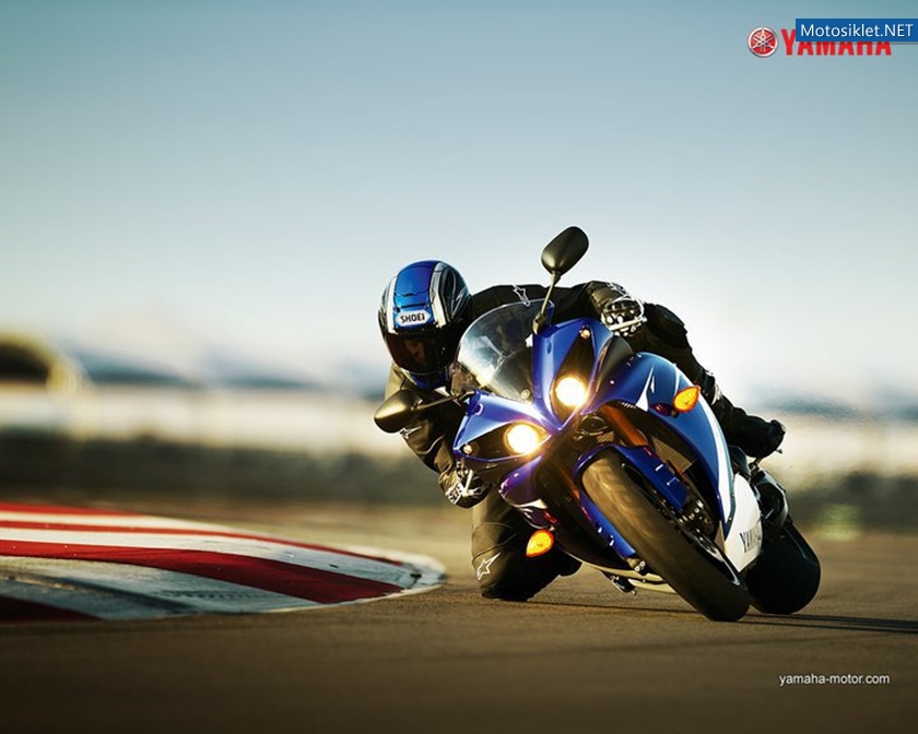 2011-Yamaha-YZF-R1-Fotograflari-006