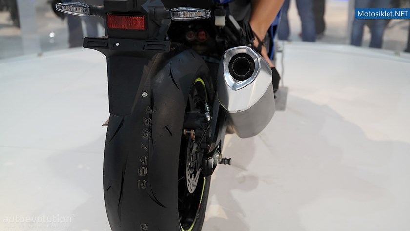 eicma-2015-suzuki-gsx-r1000-superbike-is-the-companys-new-flagship-photo-gallery_19