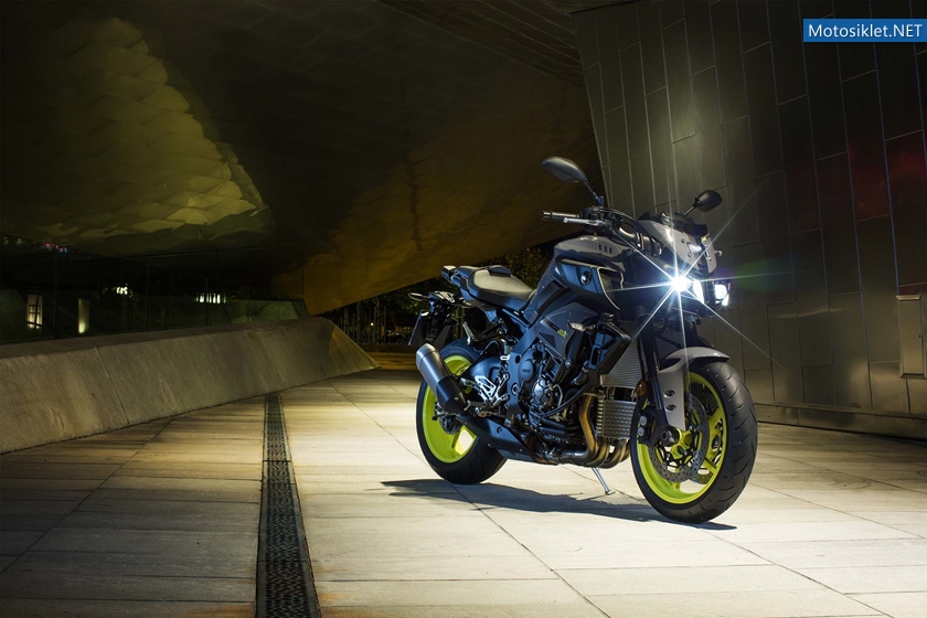 2016-Yamaha-MT-10-static-04