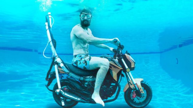Su altında giden motosiklet yaptılar